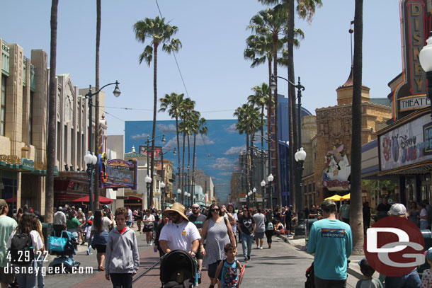 Hollywood Blvd is wall free.. looks like the projects have wrapped up in this area.