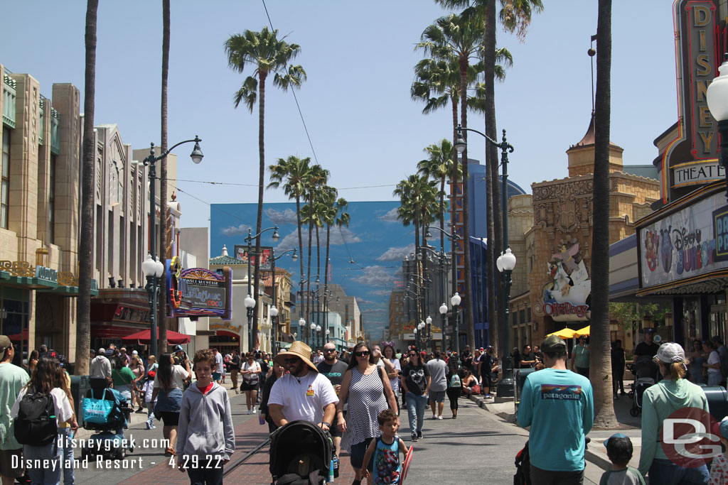 Hollywood Blvd is wall free.. looks like the projects have wrapped up in this area.