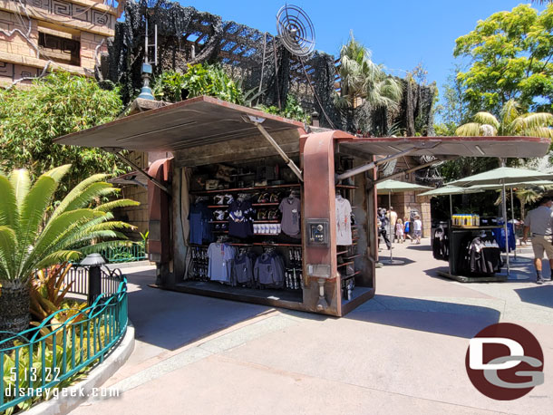 The new kiosk has been finished and open at the Star Wars Trading Post since my last visit.