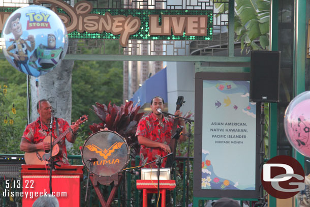 Tupua performing in Downtown Disney this evening.