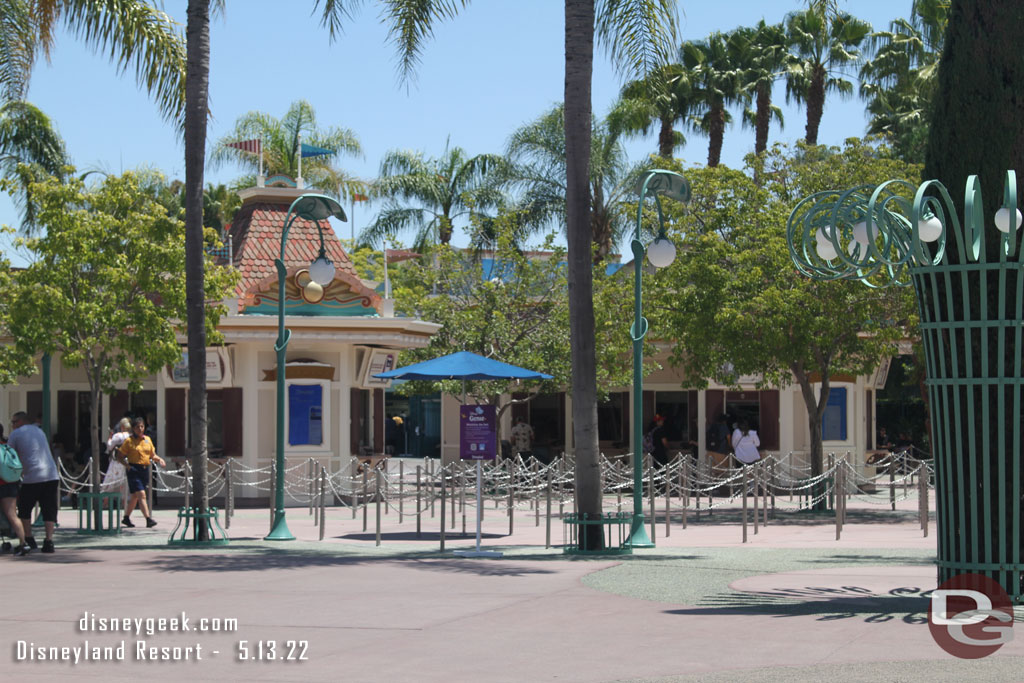 No lines at the ticket booths this afternoon as is the norm now a days due to the reservation system.