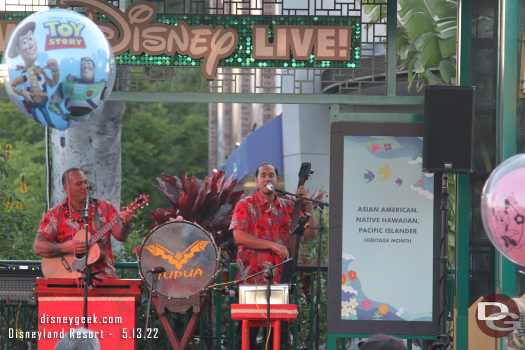 Tupua performing in Downtown Disney this evening.