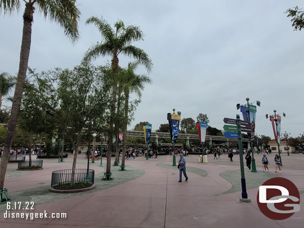 7:43am the lines to enter Disneyland are moving slowly.