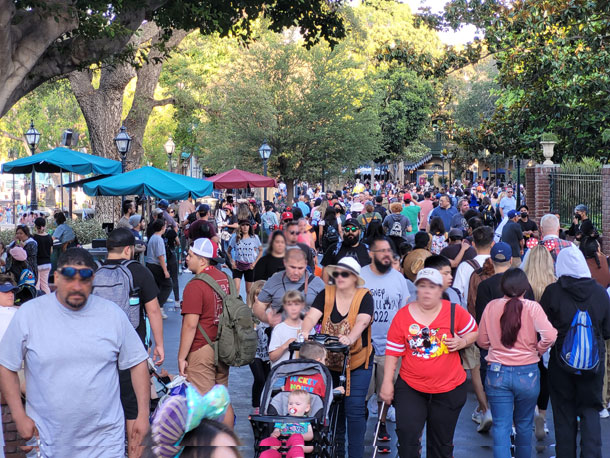 7:06am - Making my way through New Orleans Square