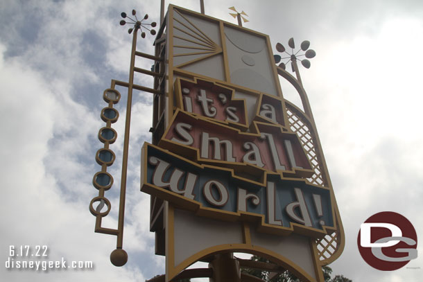 9:32am - it's a small world was a walkon.