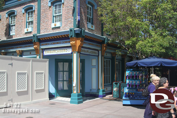 The Embarcadero store behind it remains closed.