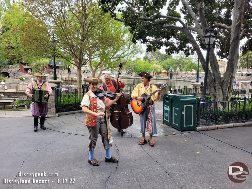 The BootStrappers first set is at 8:30am.  They were funny.. telling guests this is the best Pirate Band you are going to walk by all day. Not many people stopping at this hour to listen.