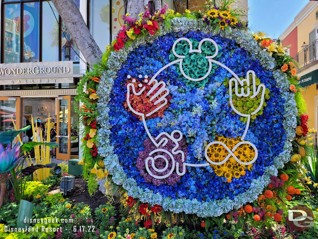 “This silleta is representing a really diverse group of folks,” said Jeff. The Resort Enhancement team was intentional behind every material used, specifically with the gold-colored flowers behind the cognitive symbol shown on the ENABLED silleta. “For ex