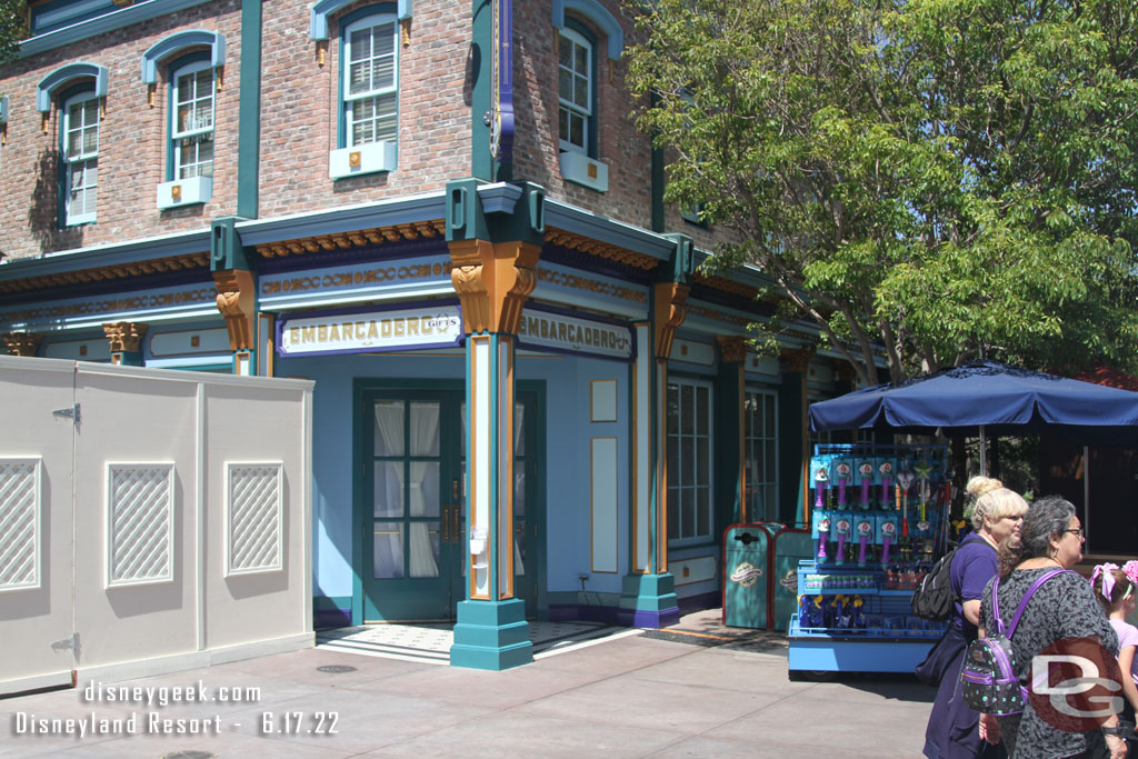 The Embarcadero store behind it remains closed.