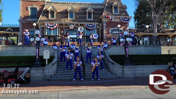 Time for the 6:10pm All-American College Band performance.