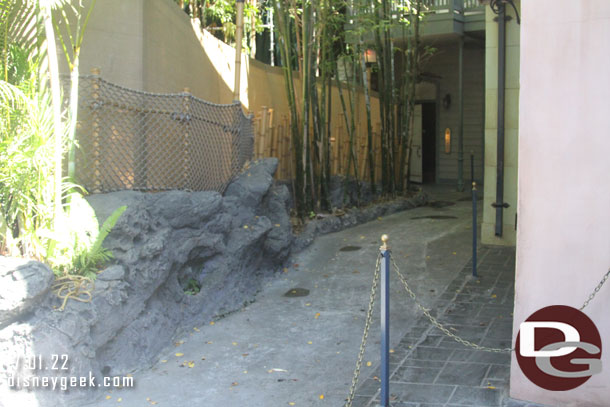 The walkway to the elevator. The queue no longer uses the space.