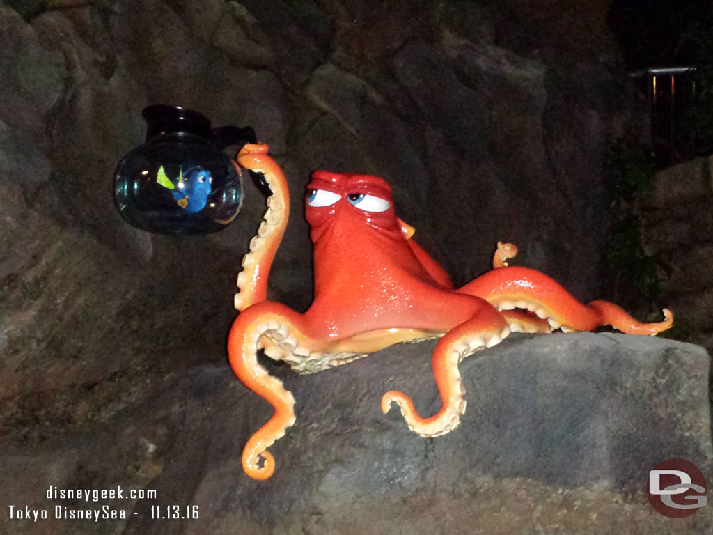 At first glance Hank reminded me of the pose I saw at Tokyo DisneySea.. so I dug up the photo and it is a different pose.