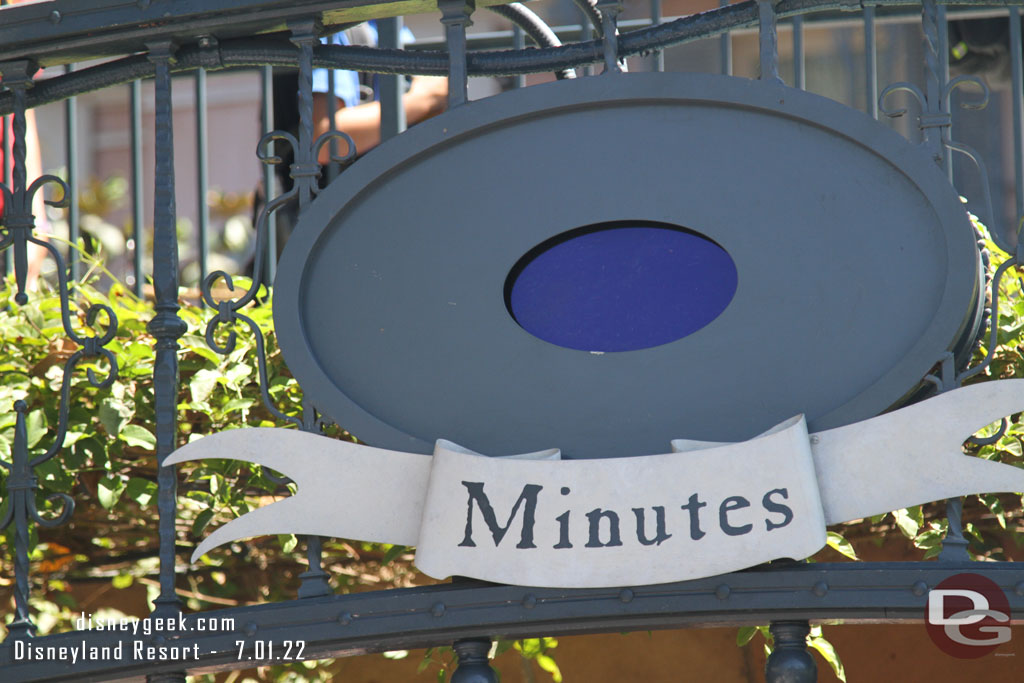 Why are wait time signs a challenge to photograph?