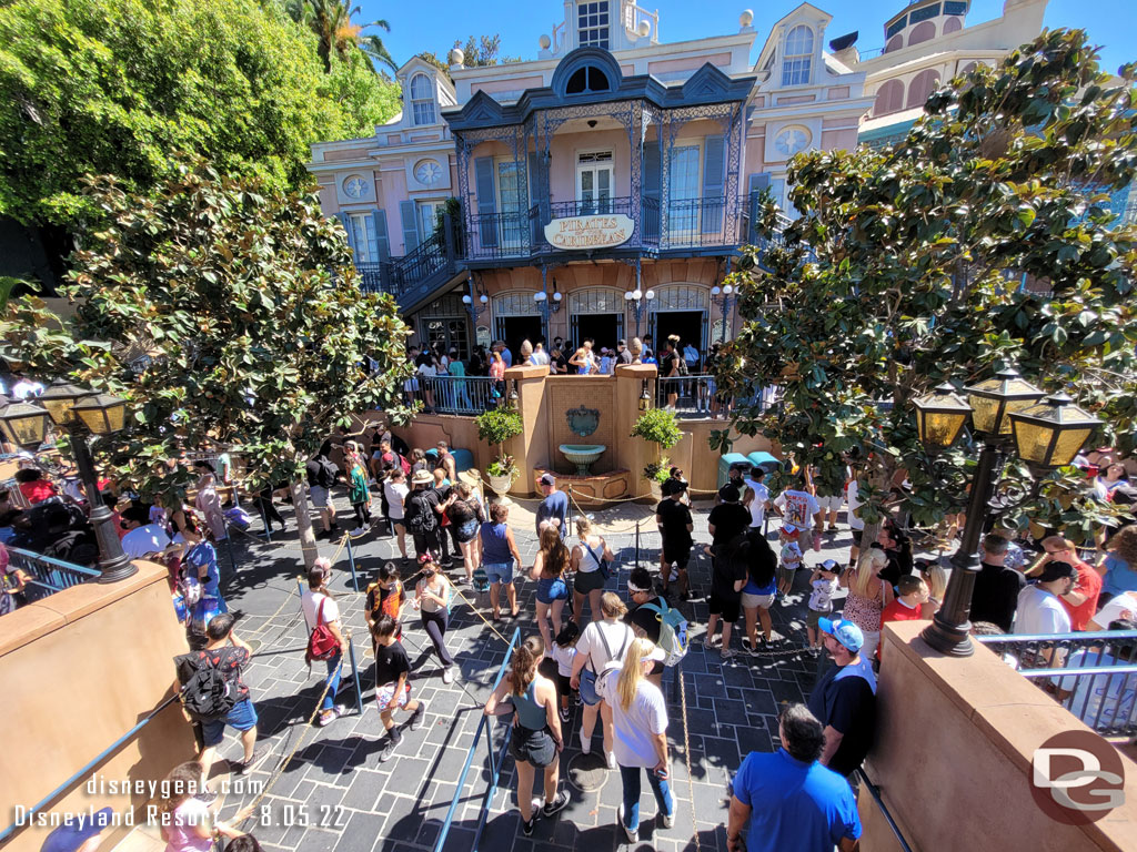 The Pirates queue was contained at the moment, no extended queue was in use.