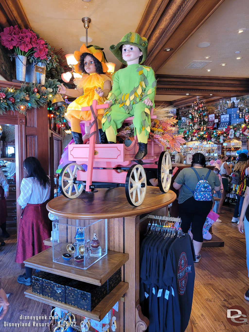 Plaza Point Holiday Shoppe now has Halloween displays.