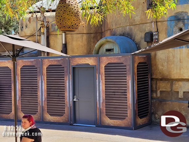 No visible progress with these walls in Black Spire Outpost.  The assumption is this will be for the Batuu Bounty Hunters Game (a version of which opened recently at WDW)