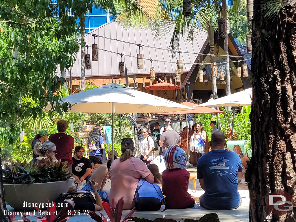 A lot of guests waiting for Trader Sams