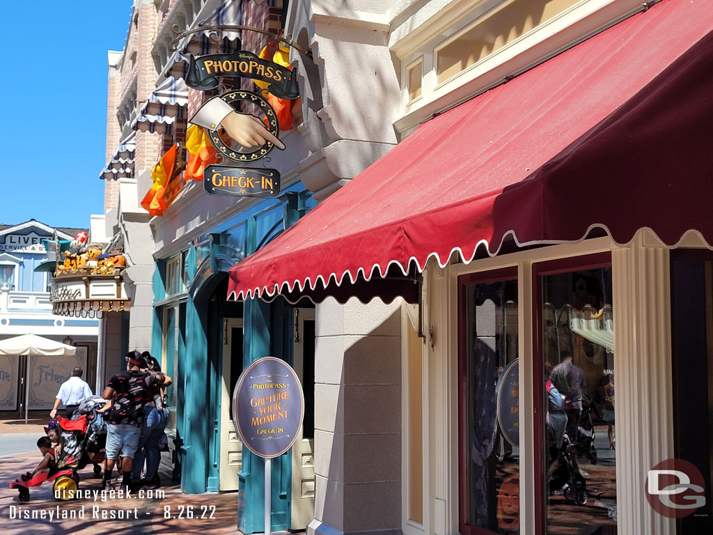 The old Photopass sign has found a new home promoting the photo sessions and marking the check in area.