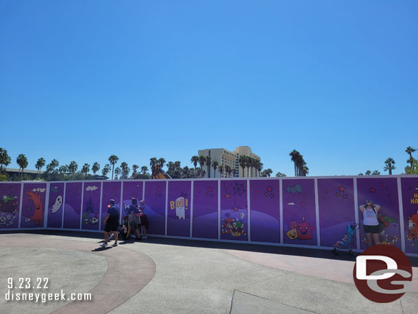 The construction walls feature Halloween graphics.