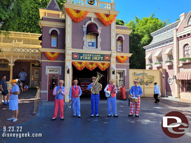 Strawhatters performing in Town Square