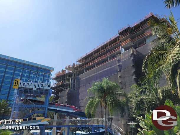 The Disney Vacation Club Tower construction continues with work on the top floor underway and more of the facade and glass being added to the lower floors.