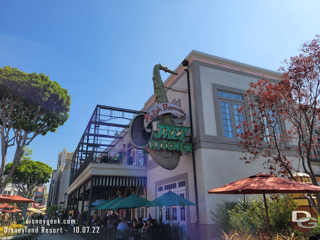 Work on the Jazz Kitchen facade and balcony continues.