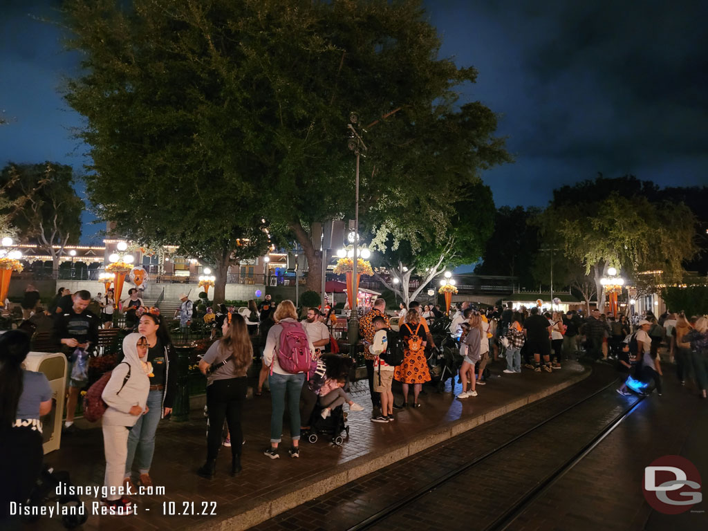 The line for pictures with the pumpkin wrapped around Town Square and the Flag Pole and then out to here.. 