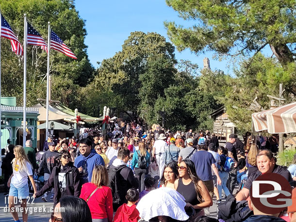 The crowd moving through Frontierland at the moment.