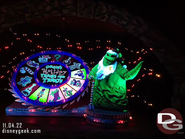 Passing by Oogie at 4:35pm.. total time was about 1 hour and 25 minutes from entering queue until exiting the attraction.