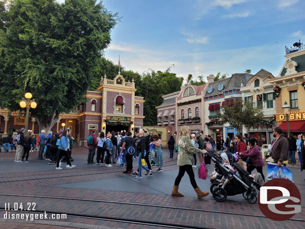 Found a bench to listen to the Dapper Dans.. you could sorta see them by the fire house. I opted to sit and listen vs stand.