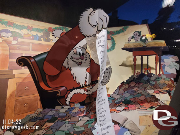 A better look at the Elias & Co Christmas Windows.