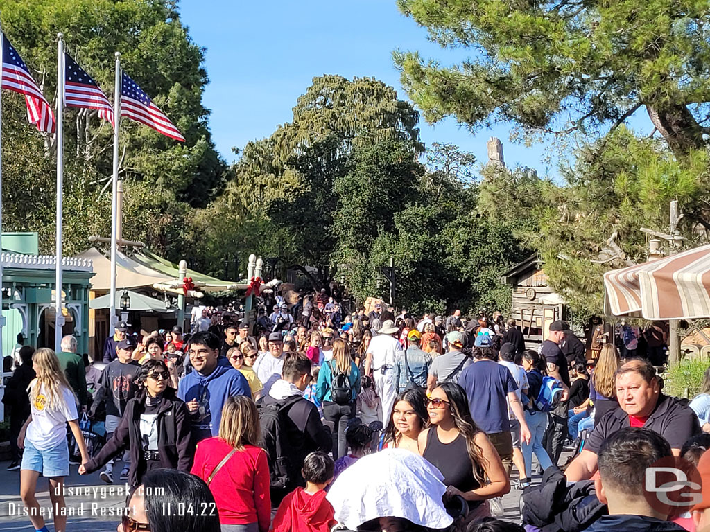 The crowd moving through Frontierland at the moment.