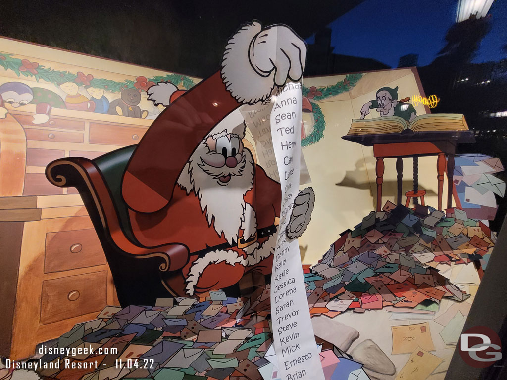 A better look at the Elias & Co Christmas Windows.