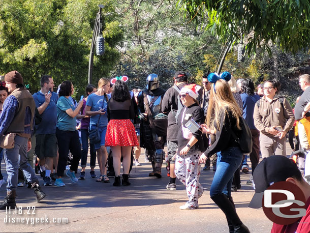 Today a new visitor arrived on Batuu.  The Mandalorian and Grogu visit Black Spire Outpost throughout the day now.