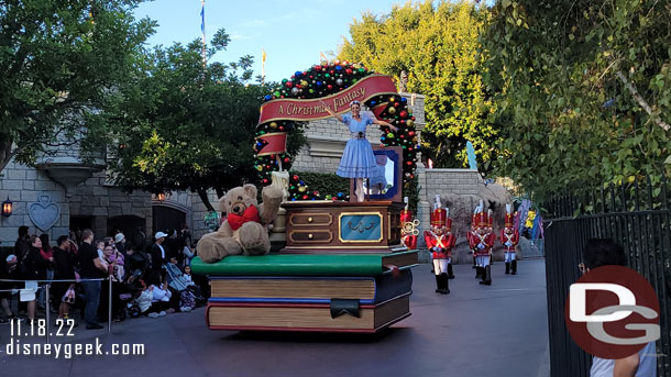 Time for the 3:30pm A Christmas Fantasy Parade