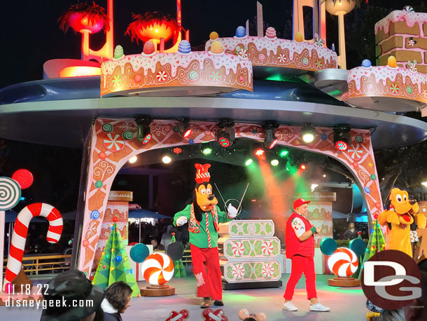 Passed by the Holiday Dance Party again, Goofy & Pluto were out.