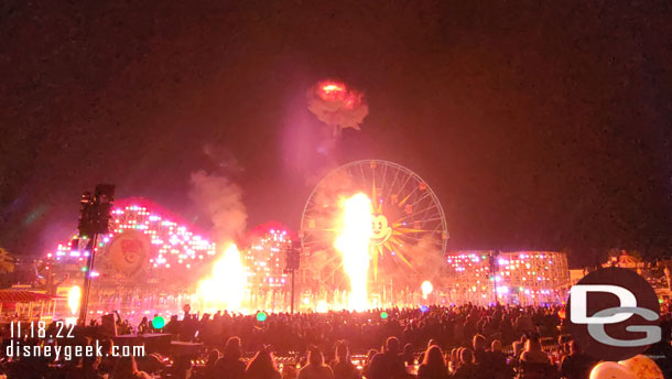 The large fire effect has returned, the last time I watched the regular World of Color it was not in use.