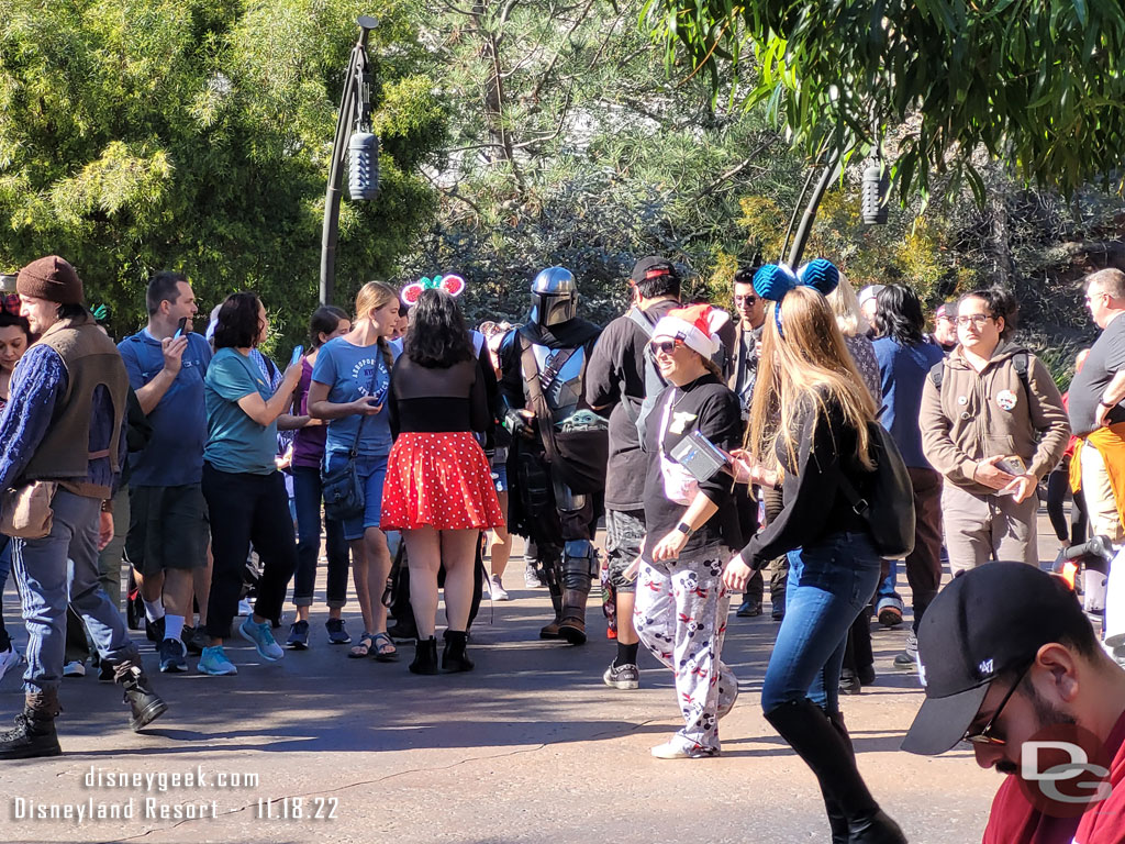 Today a new visitor arrived on Batuu.  The Mandalorian and Grogu visit Black Spire Outpost throughout the day now.