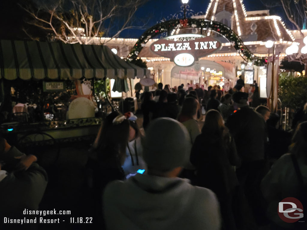 7:36pm - The line for Plaza Inn stretches out to the walkway.