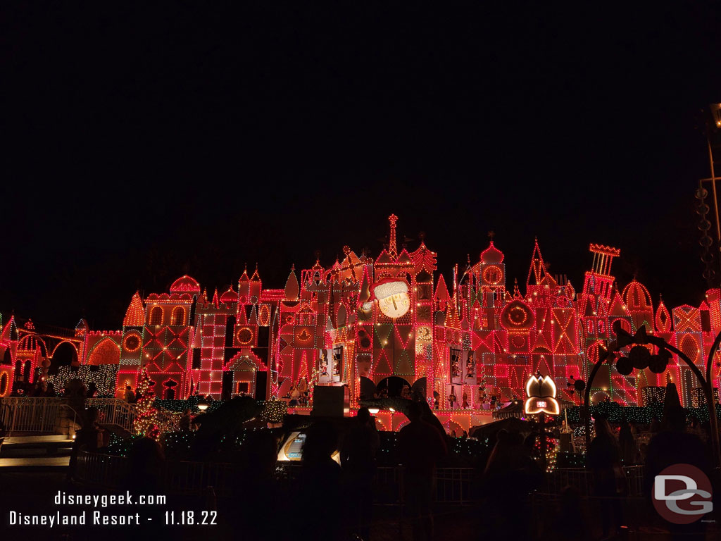 Small world Holiday this evening, posted at 40 min wait.