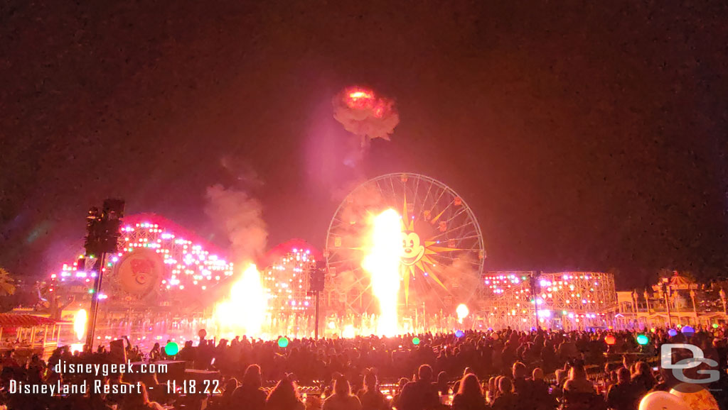 The large fire effect has returned, the last time I watched the regular World of Color it was not in use.