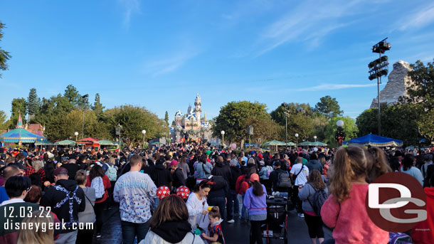 8:00am - Park opening crowd.