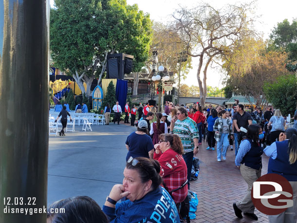 2:49pm - Decided to find a spot for Candlelight.  Ended up near the group that was sitting all day.