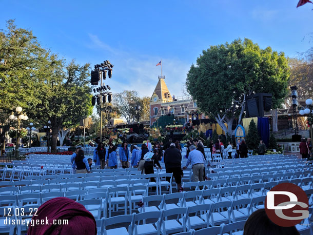 Some pre-show entertainment.. watching them set up and re-arrange the chairs.