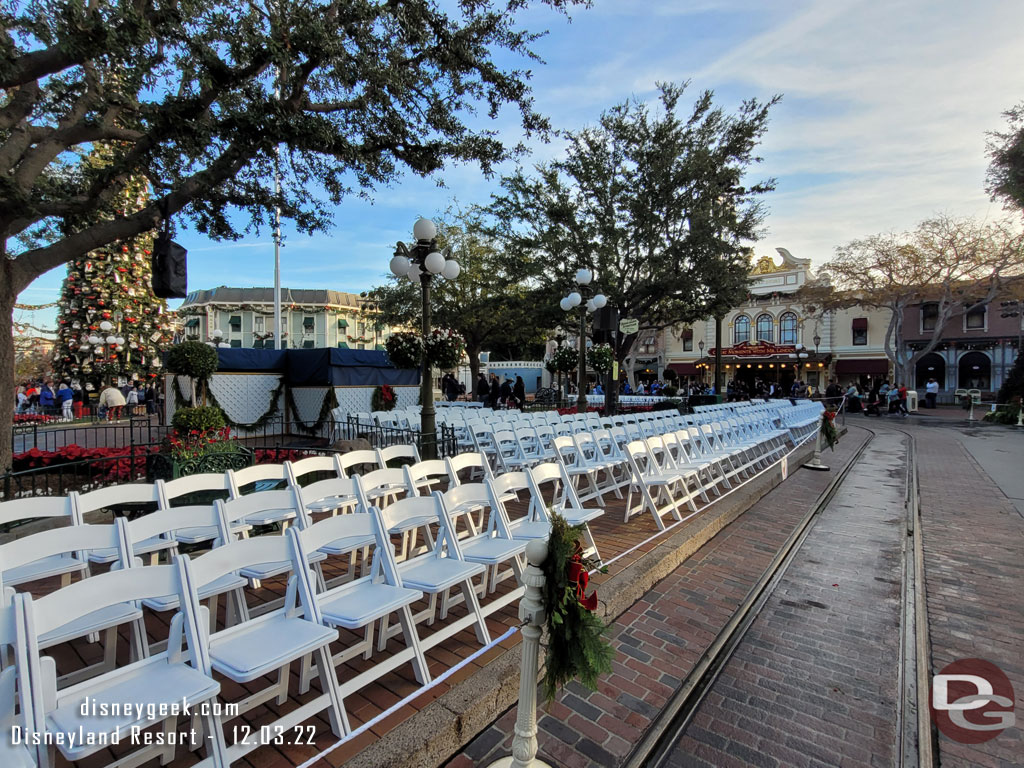 Later today seats will be added in the street, for now they are set up to the curb.