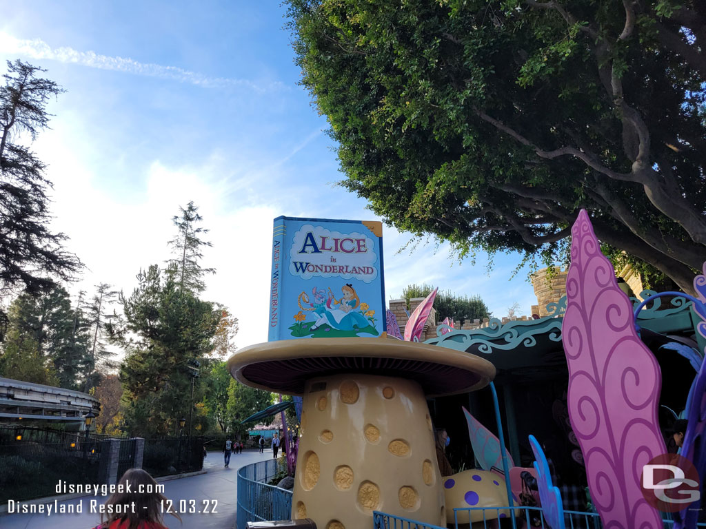 8:45am - Decided to get in line for Alice in Wonderland.