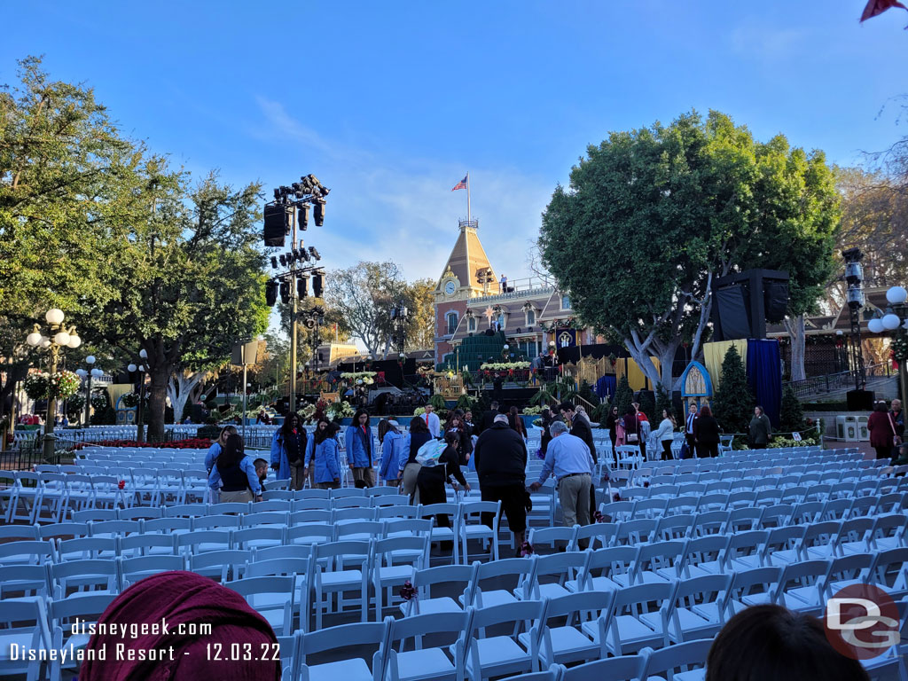 Some pre-show entertainment.. watching them set up and re-arrange the chairs.