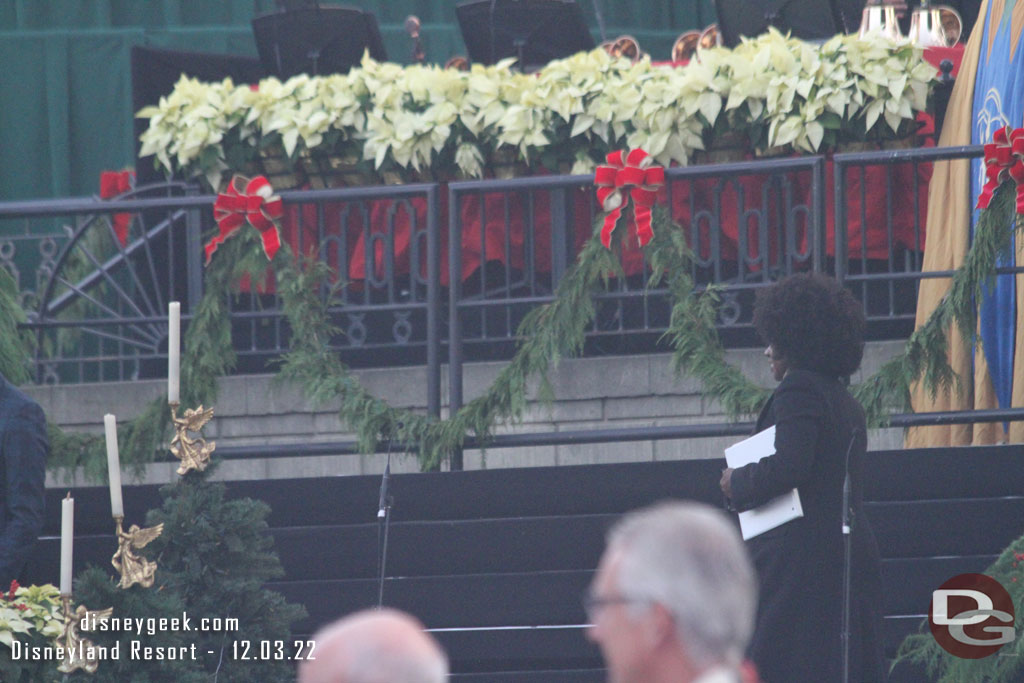 4:23pm - Viola Davis arrives to do a sound check.