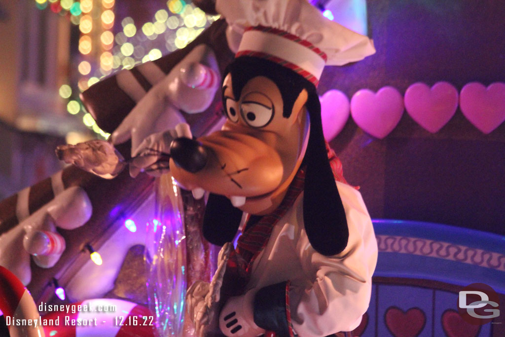 Goofy decorating a gingerbread house