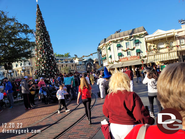 2:46pm - Disneyland Town Square